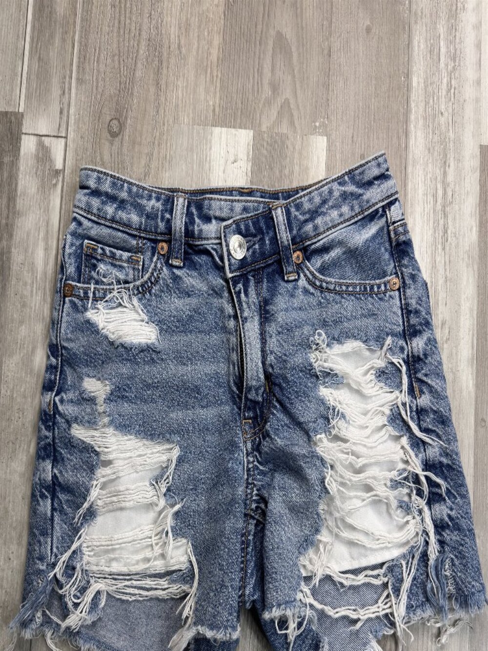 American Eagle 90s Boyfriend Distressed Denim Shorts Size 000